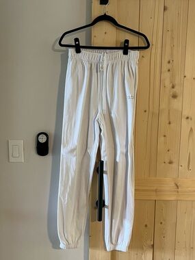 ALO Yoga White Elastic Waist Jogger Sweatpants